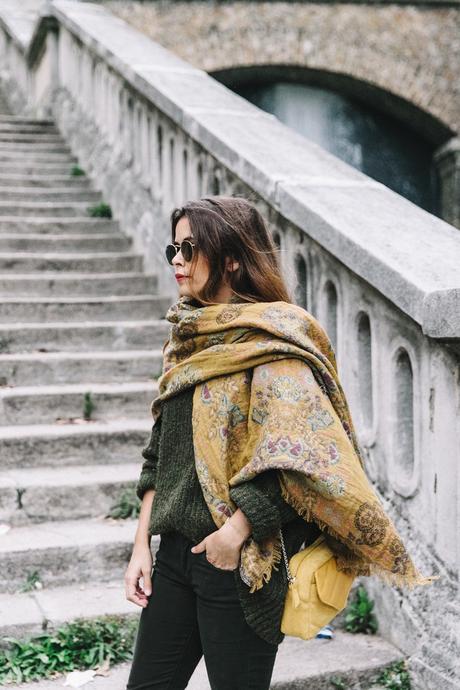 Maje_x_Minnetonka-Suede_Boots-Khaki_Outfit-Vintage_Scarf-Tita_Madrid_Bag-Yellow_Bag-Outfit-Paris-Street_style-Collage_Vintage-15