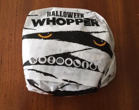 Burger King lanza la Whopper Halloween con un “terrorífico” pan negro