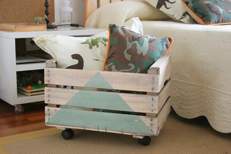 Decorar en familia: Diy juguetero con caja de fruta de madera1