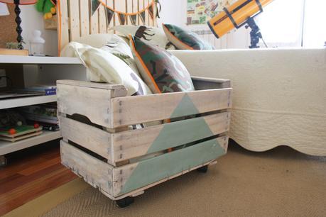 Decorar en familia: Diy juguetero con caja de fruta de madera10
