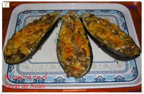 Berenjenas rellenas de pollo y gratinadas con cheddar