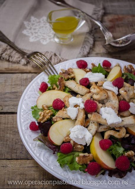 ensalada-pollo-especiado-brotes