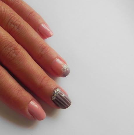 Romántico (look y manicura)