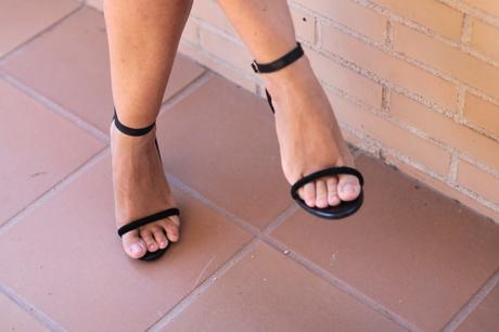 sandalias negras con talon