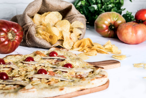 La nueva pizza Cañí, con boquerones del Cantábrico en vinagre y patatas chips