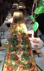 la protagonita, la pizza de dos metros!!!!