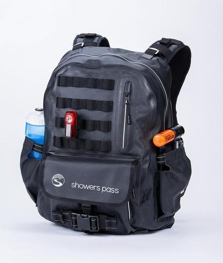 Showers Pass presenta su nueva línea de bolsos impermeables Cloudcover
