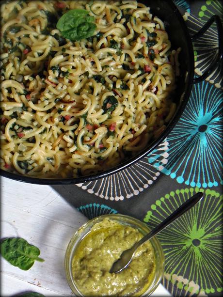 FIDEUA DE ESPINACAS CON SALSA PESTO