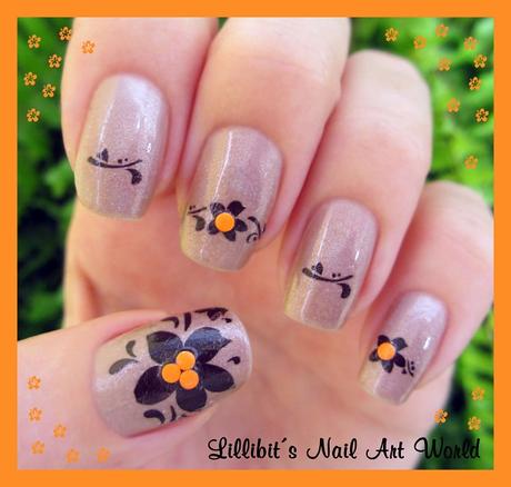 Flores tattoos con un toque naranja