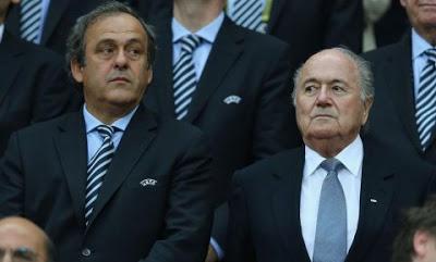 Blatter se acerca al final y muere matando (a Platini).