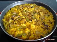 Arroz con costillejas, coliflor y judías tiernas.