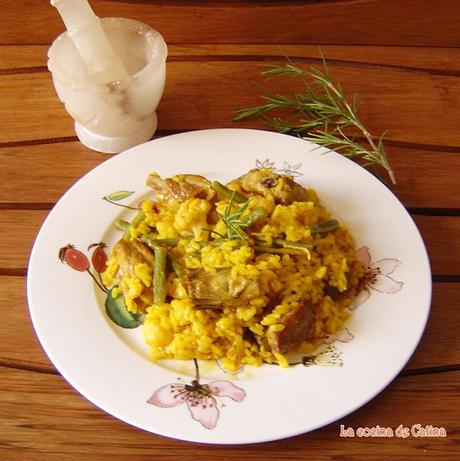 Arroz con costillejas, coliflor y judías tiernas.