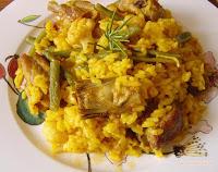 Arroz con costillejas, coliflor y judías tiernas.