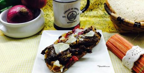 Tosta de setas, pimientos y parmesano