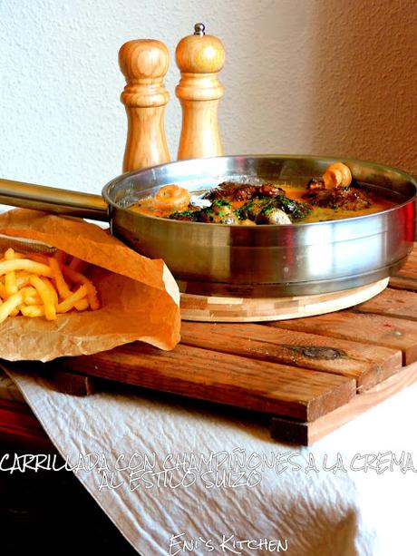 Carrillada de cerdo con champiñones a la crema al estilo Suizo