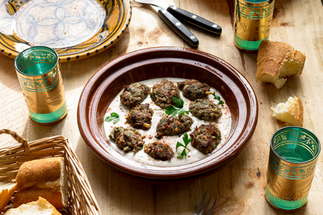 Koftas de cordero con salsa de yogurt y tahine Koftas de cordero con salsa de yogurt y tahine