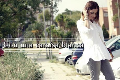 Con una camisa blanca Con una camisa blanca