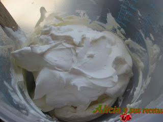 TARTA DE QUESO Y CEREZAS EN ALMÍBAR