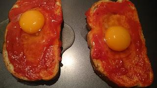 TOSTA DE HUEVO Y PANCETA AL HORNO
