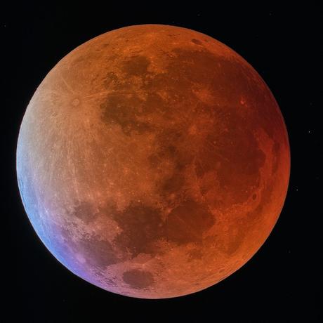 Eclipse de Luna roja y azul
