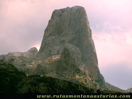 Ruta Caín Terenosa: Vista del Picu Urriellu