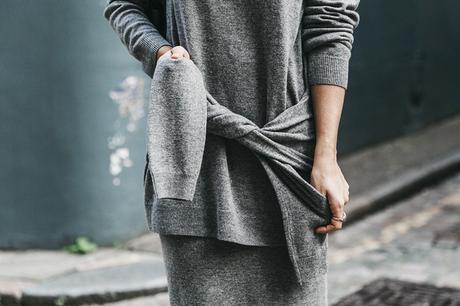 London_LFW-Sandro-White_Sneakers-Grey_Look-Midi_Skirt-Outfit-Street_Style-Chanel_Vintage_Bag-16