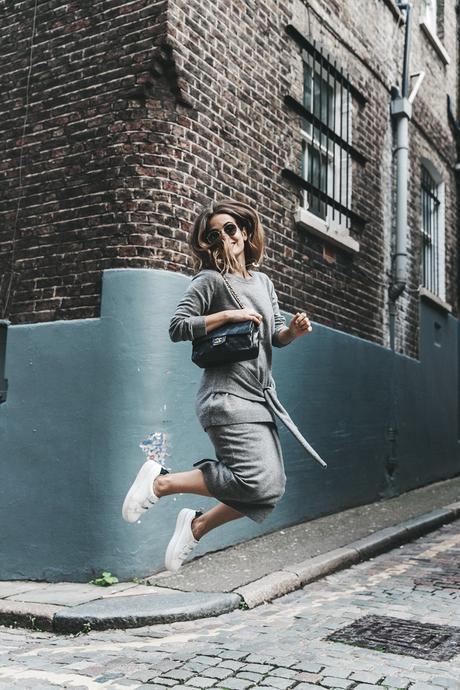 London_LFW-Sandro-White_Sneakers-Grey_Look-Midi_Skirt-Outfit-Street_Style-Chanel_Vintage_Bag-5