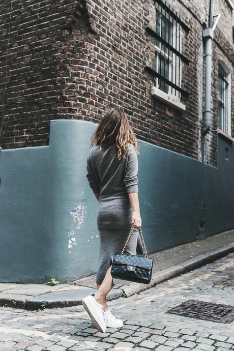 London_LFW-Sandro-White_Sneakers-Grey_Look-Midi_Skirt-Outfit-Street_Style-Chanel_Vintage_Bag-6