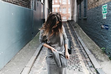 London_LFW-Sandro-White_Sneakers-Grey_Look-Midi_Skirt-Outfit-Street_Style-Chanel_Vintage_Bag-22