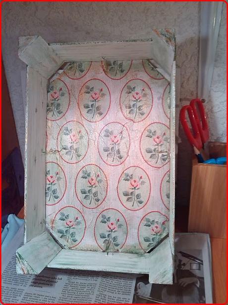 PORTA CINTAS....CON UNA CAJA DE FRESAS!!