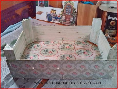 PORTA CINTAS....CON UNA CAJA DE FRESAS!!