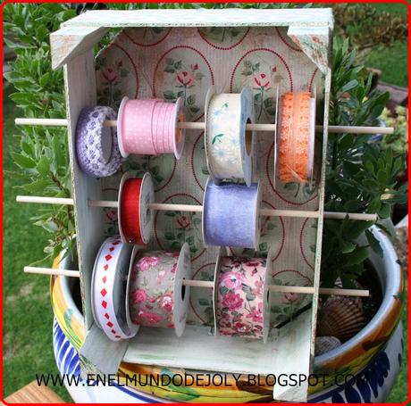 PORTA CINTAS....CON UNA CAJA DE FRESAS!!