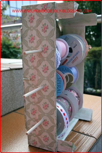 PORTA CINTAS....CON UNA CAJA DE FRESAS!!