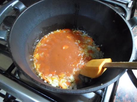 Niños envueltos en hojas de repollo