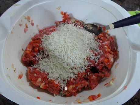 Niños envueltos en hojas de repollo