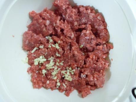 Niños envueltos en hojas de repollo