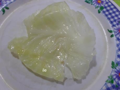 Niños envueltos en hojas de repollo