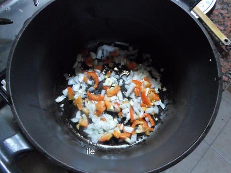 Niños envueltos en hojas de repollo