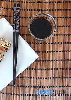 ROLLITOS DE SALMÓN CON ALGA NORI Y SÉSAMO {QUE NO SASHIMI}