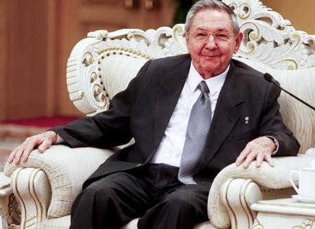 raul-castro-trono