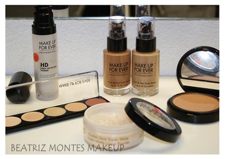 Eyeliner y labios rojos