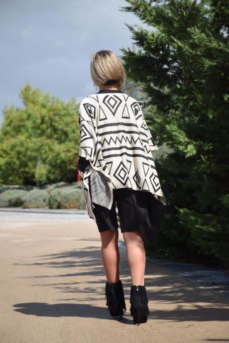 Kimono cardigan and fringed booties autumn outfits diseneitorforever