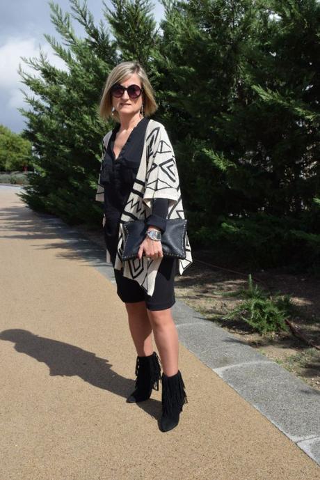 Kimono cardigan and fringed booties autumn outfits diseneitorforever