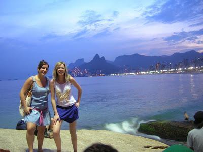 Foto ante el atardecer Piedra del Arpeador, Pedra do Arpoador, Río, Brasil, La vuelta al mundo de Asun y Ricardo, round the world, mundoporlibre.com