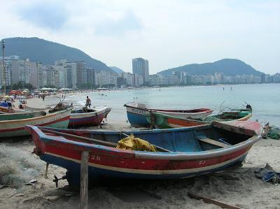 Playa de Copacabana, Río de Janeiro Barcas en Playa de Copacabana, Río, Brasil, La vuelta al mundo de Asun y Ricardo, round the world, mundoporlibre.com