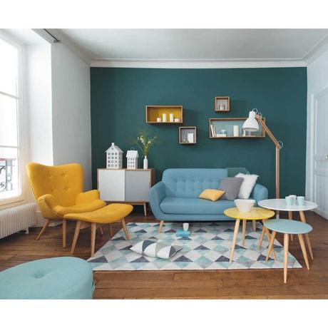 sofá grande, salón,cojines, sona de estar, decorar salón, comprar sofá,sillón, estilo nóedico, sofá con patas , pared pintada,sillón amarillo, cajas decorativas