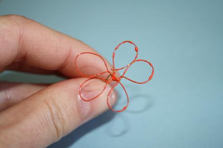 Diy: como hacer una corona floral con laca de uñas y alambre