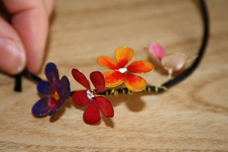 Diy: como hacer una corona floral con laca de uñas y alambre