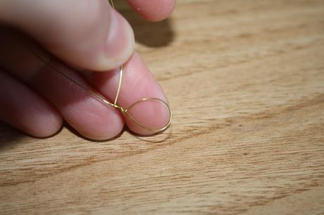 Diy: como hacer una corona floral con laca de uñas y alambre