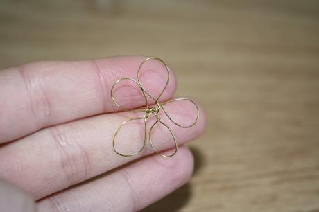 Diy: como hacer una corona floral con laca de uñas y alambre